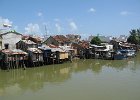 IMG 0930  Huse på pæle ud mod Cai floden - Nha Trang